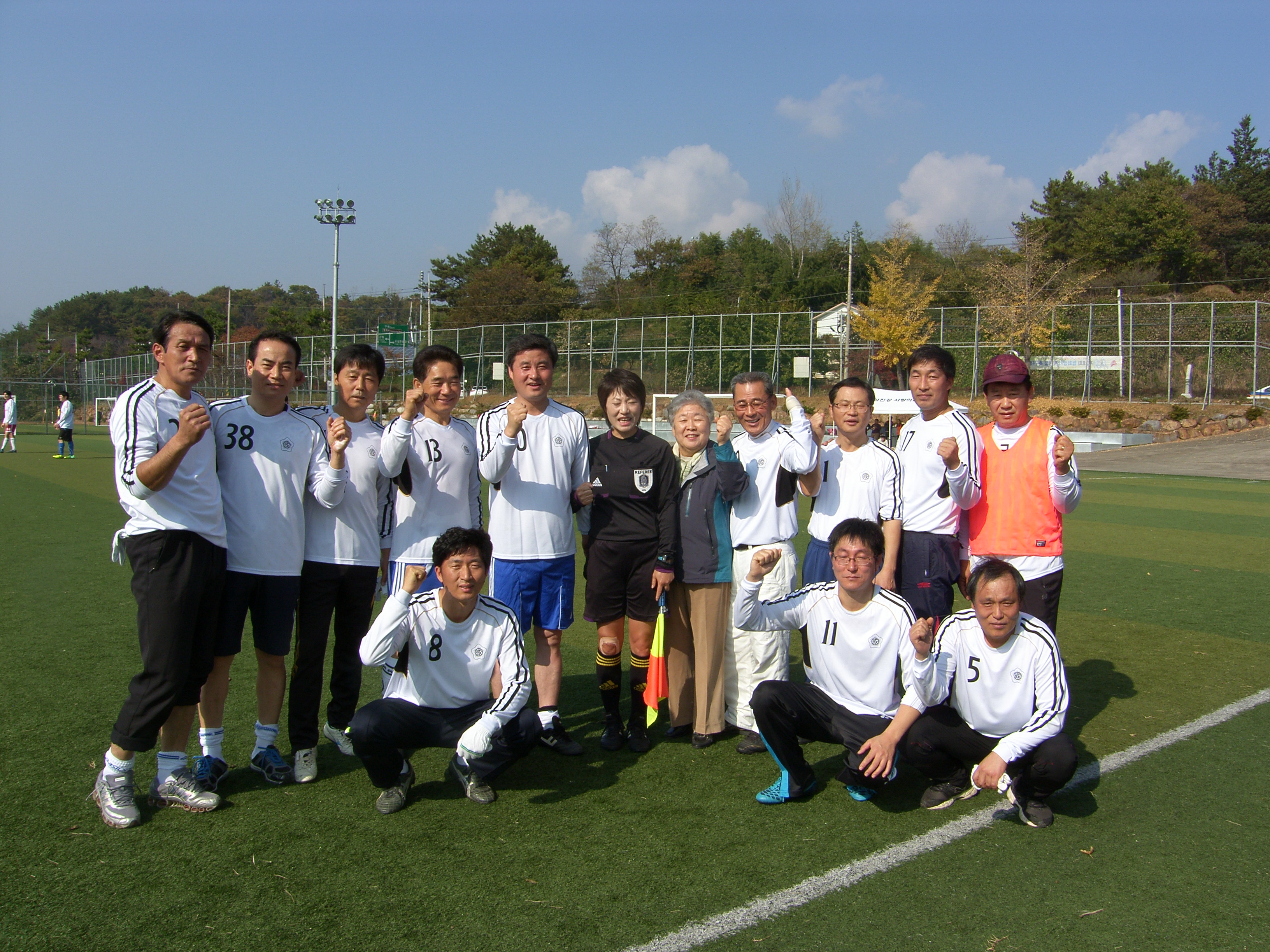 '13년 협회장기 직장별 축구대회 인조구장 녹차연구소와 1차전 경기  중 ^^화이팅 1