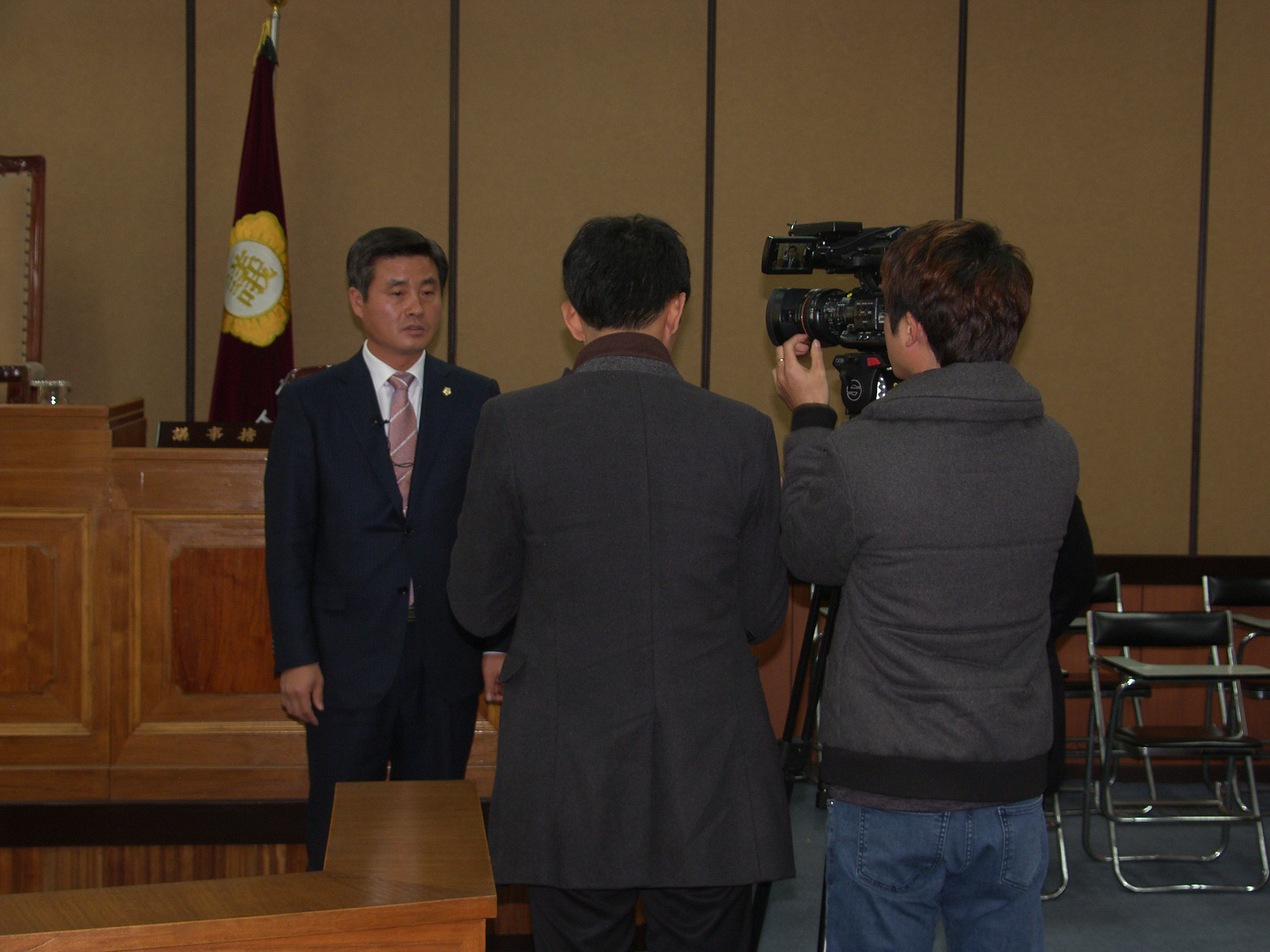 제218회(2차정례회) 1차본회의 후 인텨뷰 장면(이정훈의장) 1