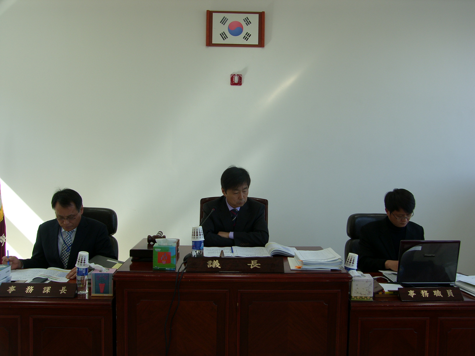 제220회 임시회 제2차 본회의 이홍곤 임시의장 회의주재 1