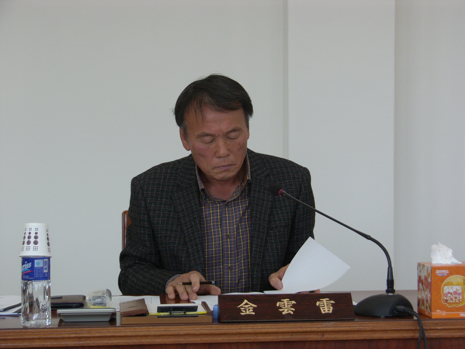 제220회 임시회 제3차 본회의 김운뢰의원 질의장면 1