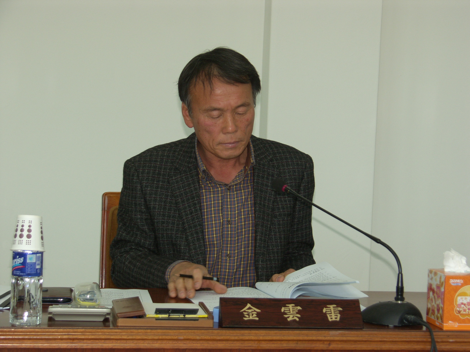 제220회 임시회 제3차 본회의 김운뢰의원 질의장면 1