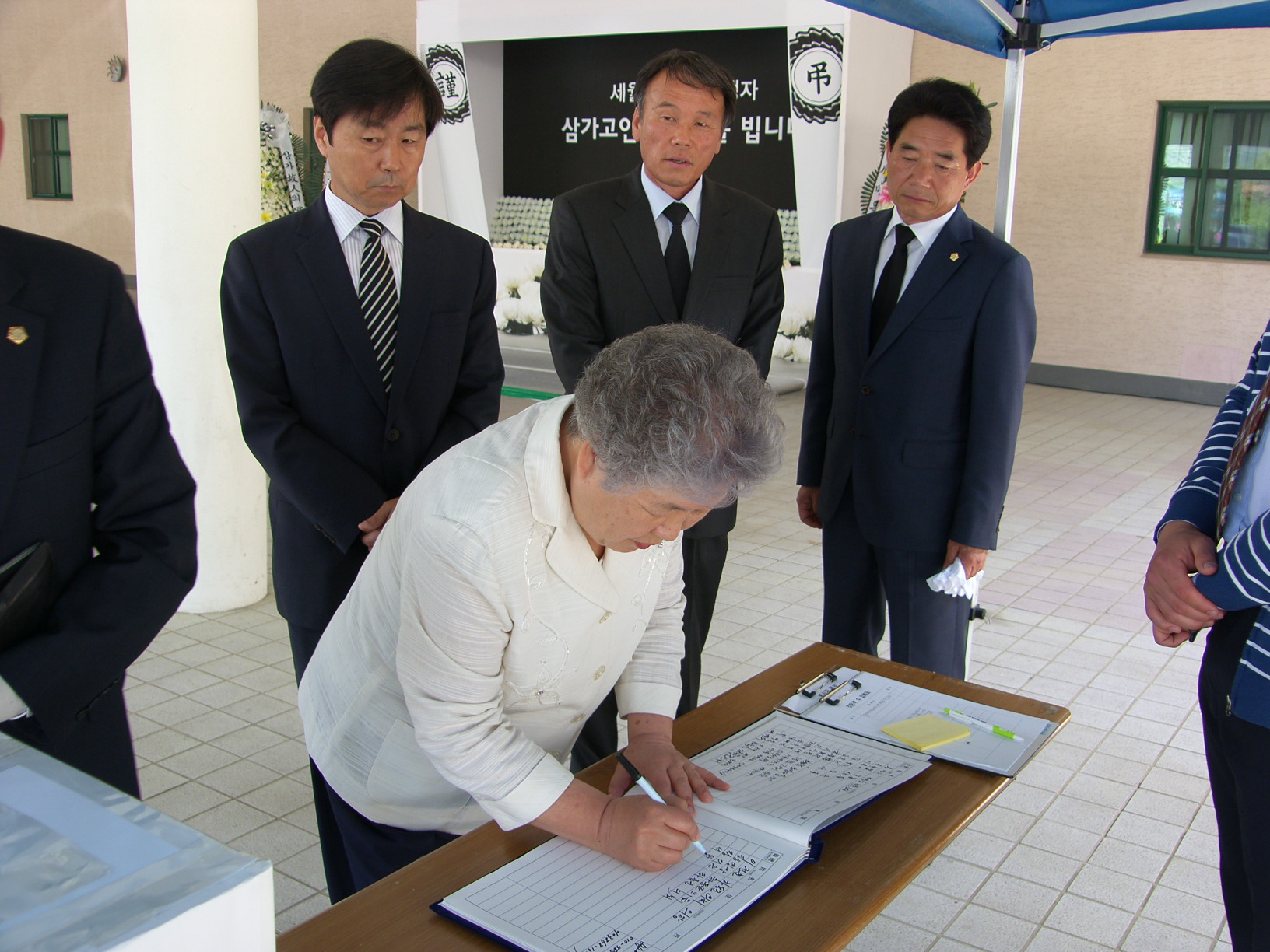 ‘14년 5월2일 세월호 희생자조문(문화회관 분향소) 1