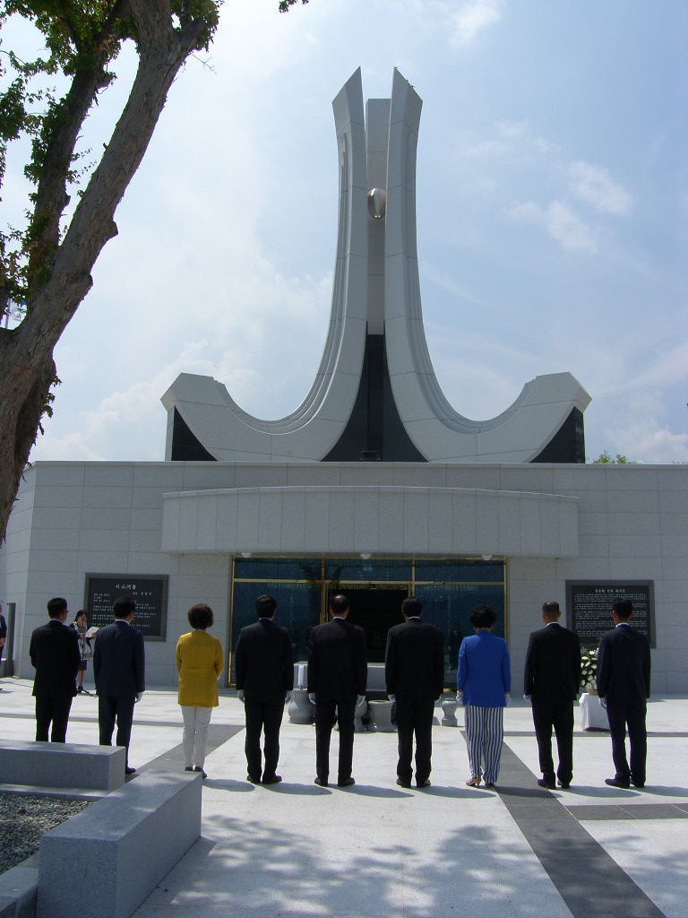 제7대 하동군의회 당선자 충혼탑 참배('14. 7.1.14:00) 1