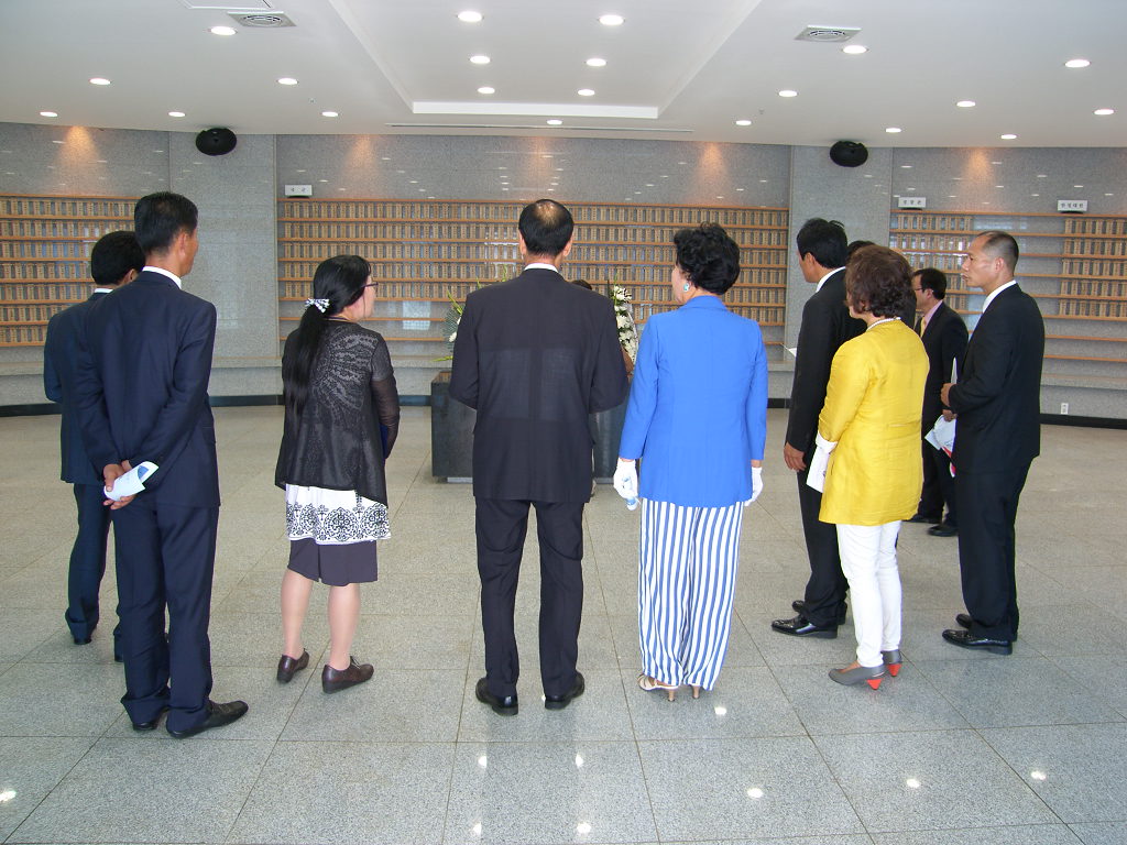 제7대 하동군의회 의원 충혼탑 참배('14. 7.1.14:00) 1