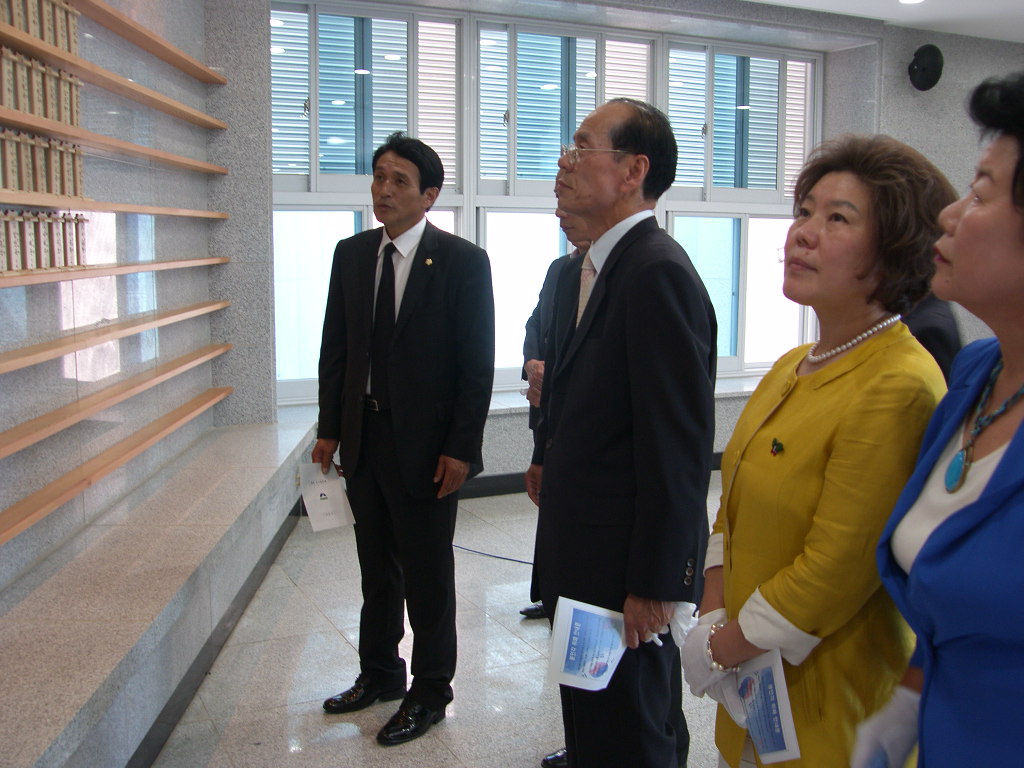 제7대 하동군의회 의원 충혼탑 참배('14. 7.1.14:00) 1