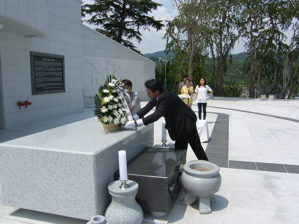 제7대 하동군의회 의원 충혼탑 참배('14. 7.1.14:00) 1