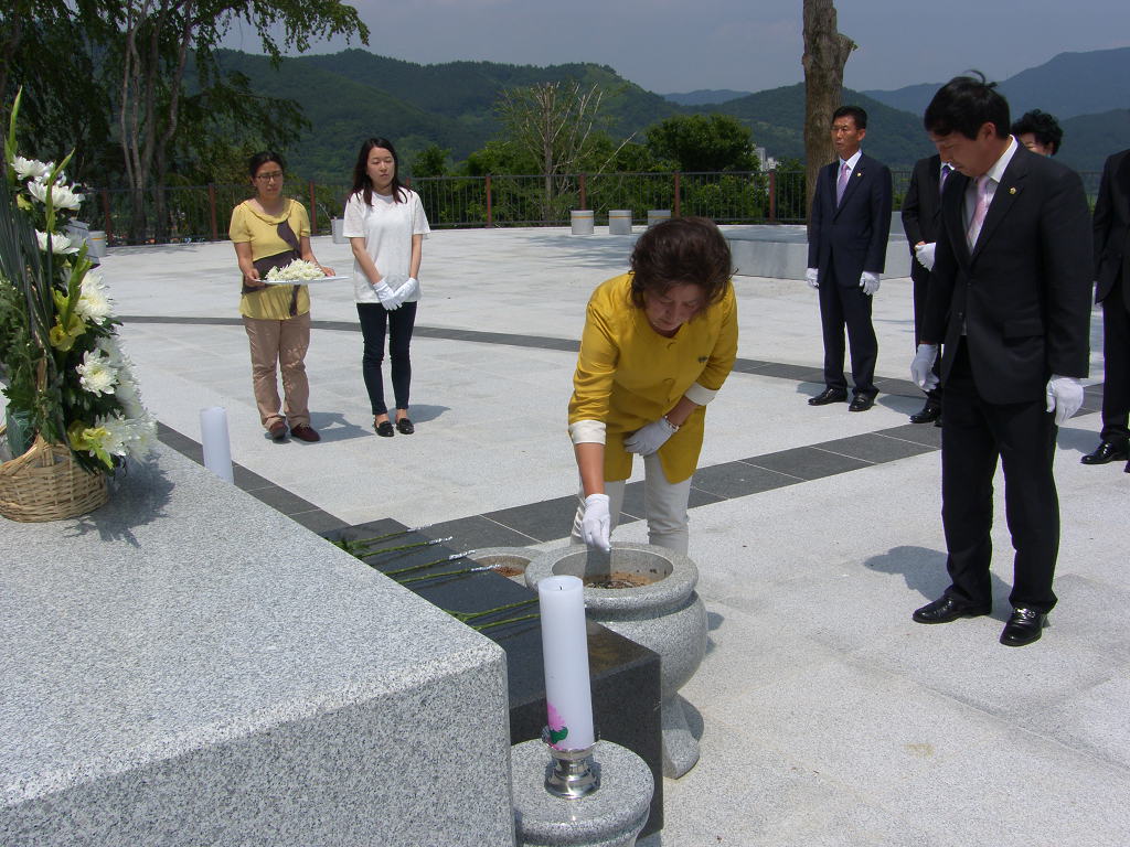 제7대 하동군의회 의원 충혼탑 참배('14. 7.1.14:00) 강희순&손영길의원 1