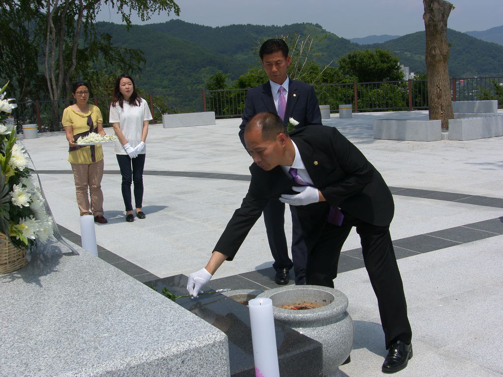 제7대 하동군의회 의원 충혼탑 참배('14. 7.1.14:00) 하인호&김선규의원 1