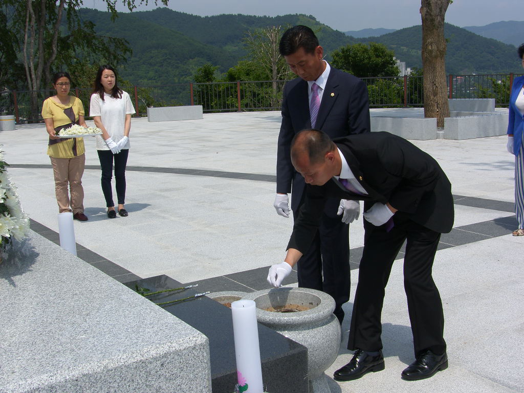 제7대 하동군의회 의원 충혼탑 참배('14. 7.1.14:00) 하인호&김선규의원 1
