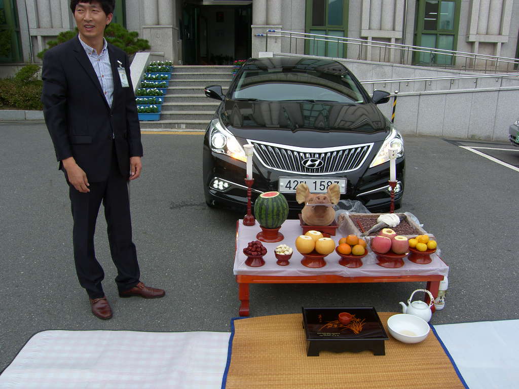 하동군의회 1호차 고사장면 1