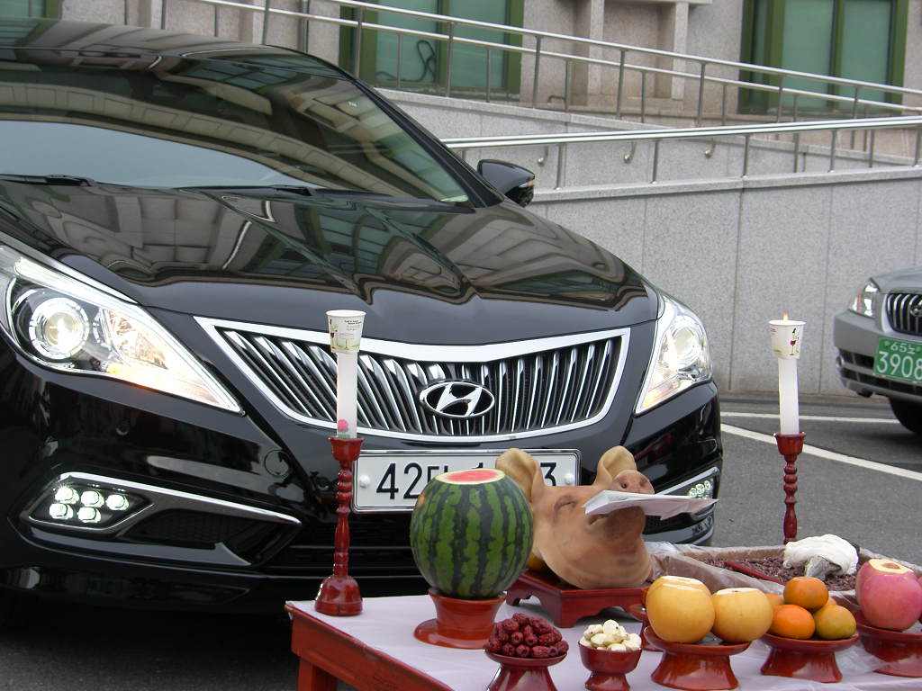 하동군의회 1호차 고사장면(42더 1583) 1