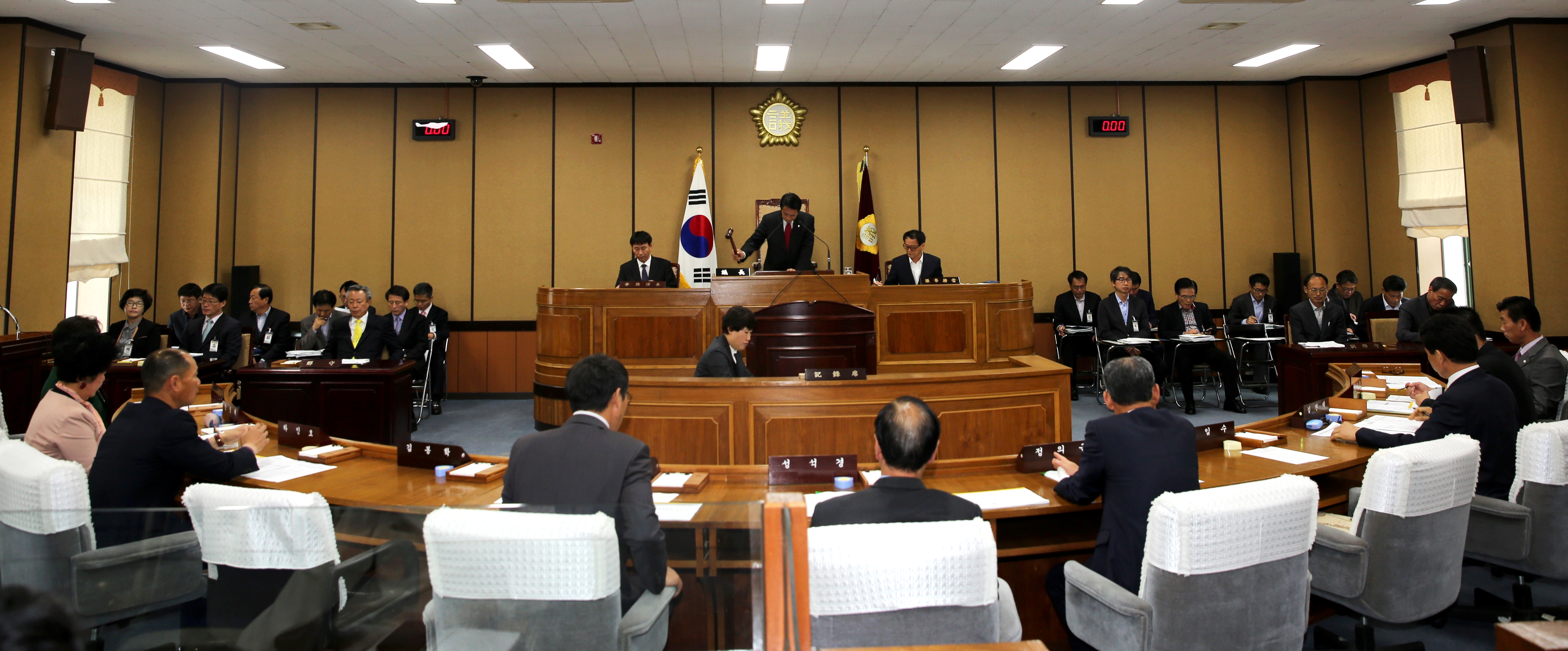 제233회 하동군의회 임시회 제1차 본회의 1