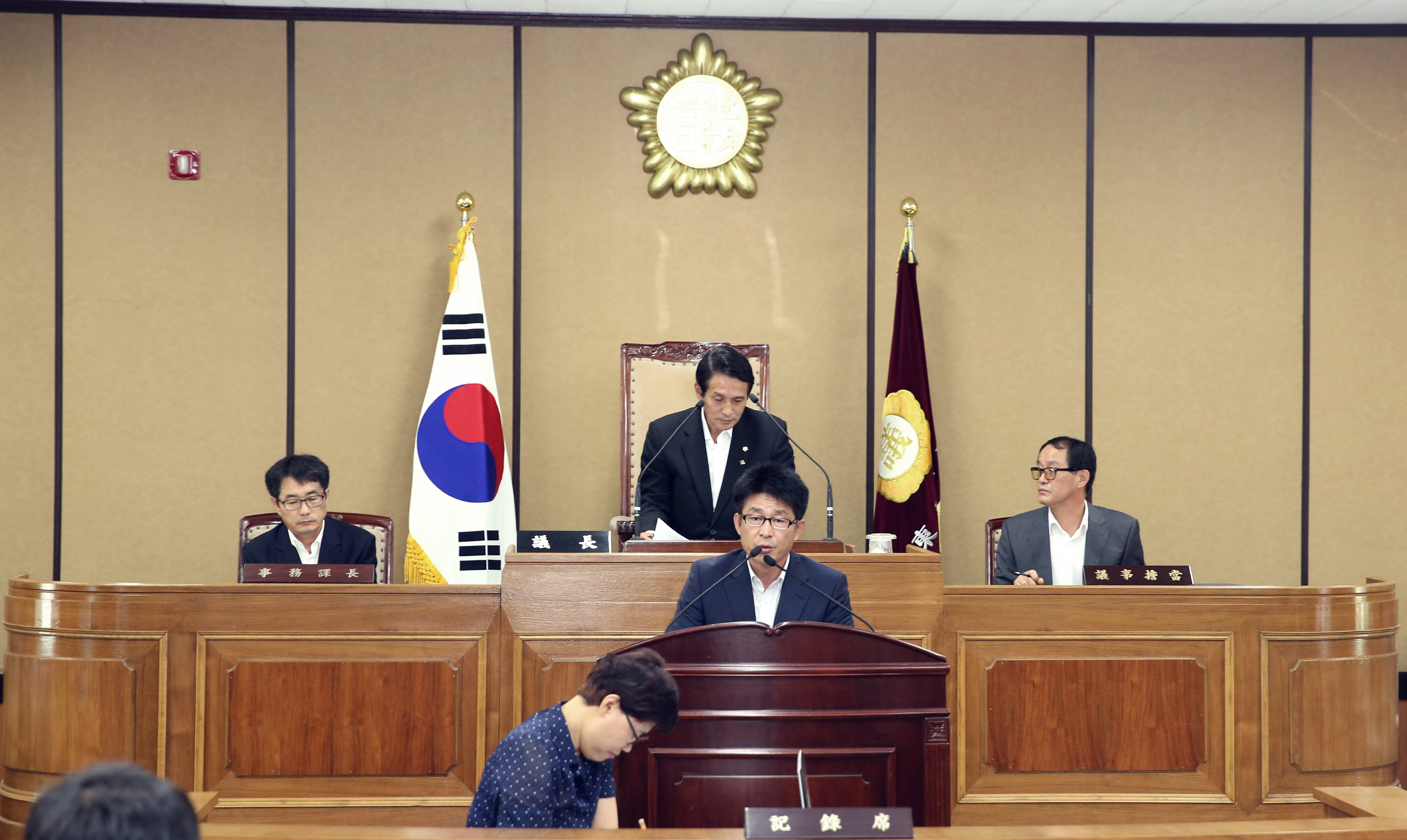 제236회 하동군의회 제1차 정례회 1차 본회의\제236회 하동군의회 제1차 정례회 제1차 본회의 김종환 의원 5분 자유발언 1