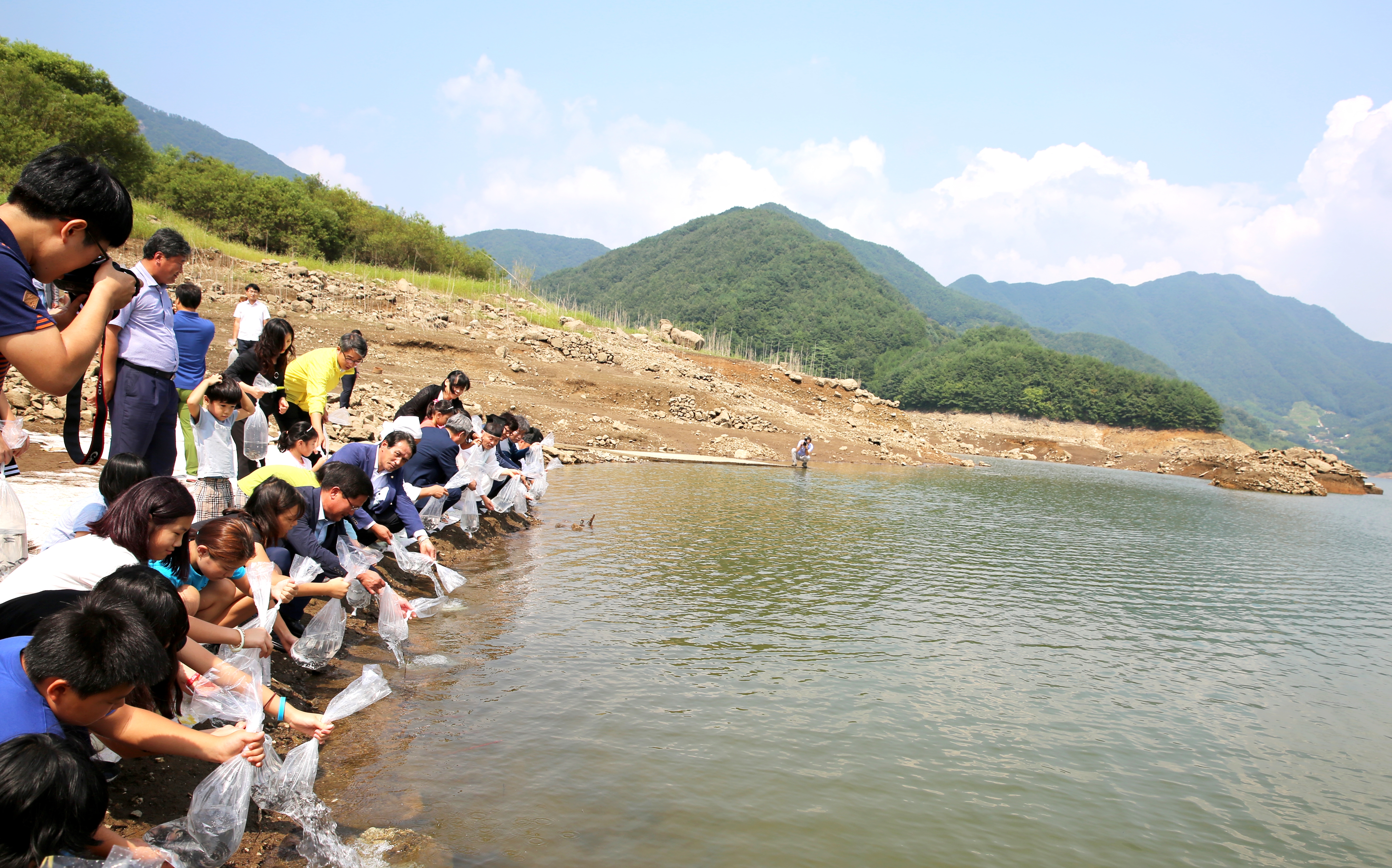 2015.09.02. 하동호 쏘가리 치어 방류 행사 1