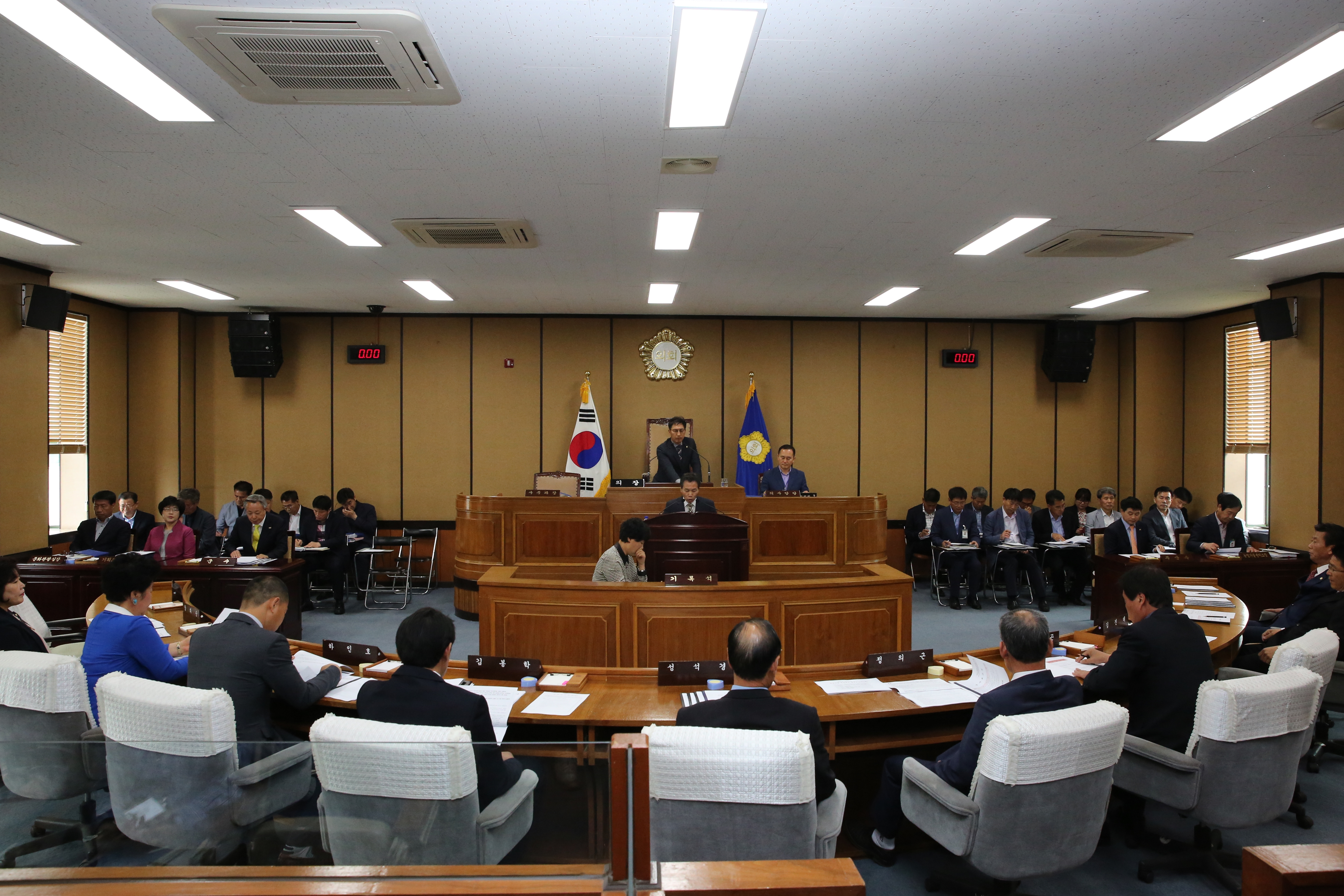 2017.5.2. 제255회 하동군의회 임시회 제2차 본회의 1