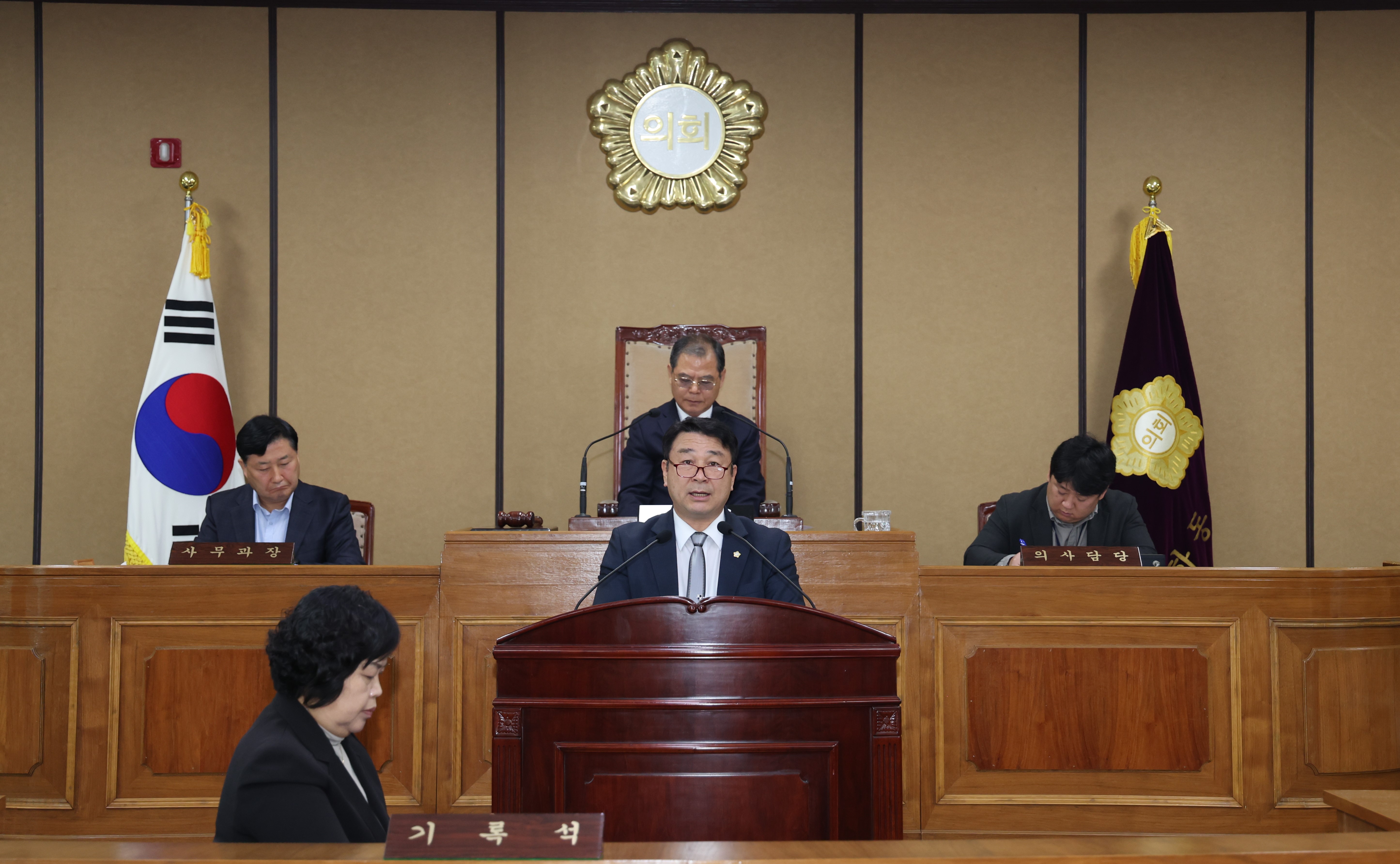 2025.11.07. 제344회 하동군의회 임시회 제2차 본회의  7