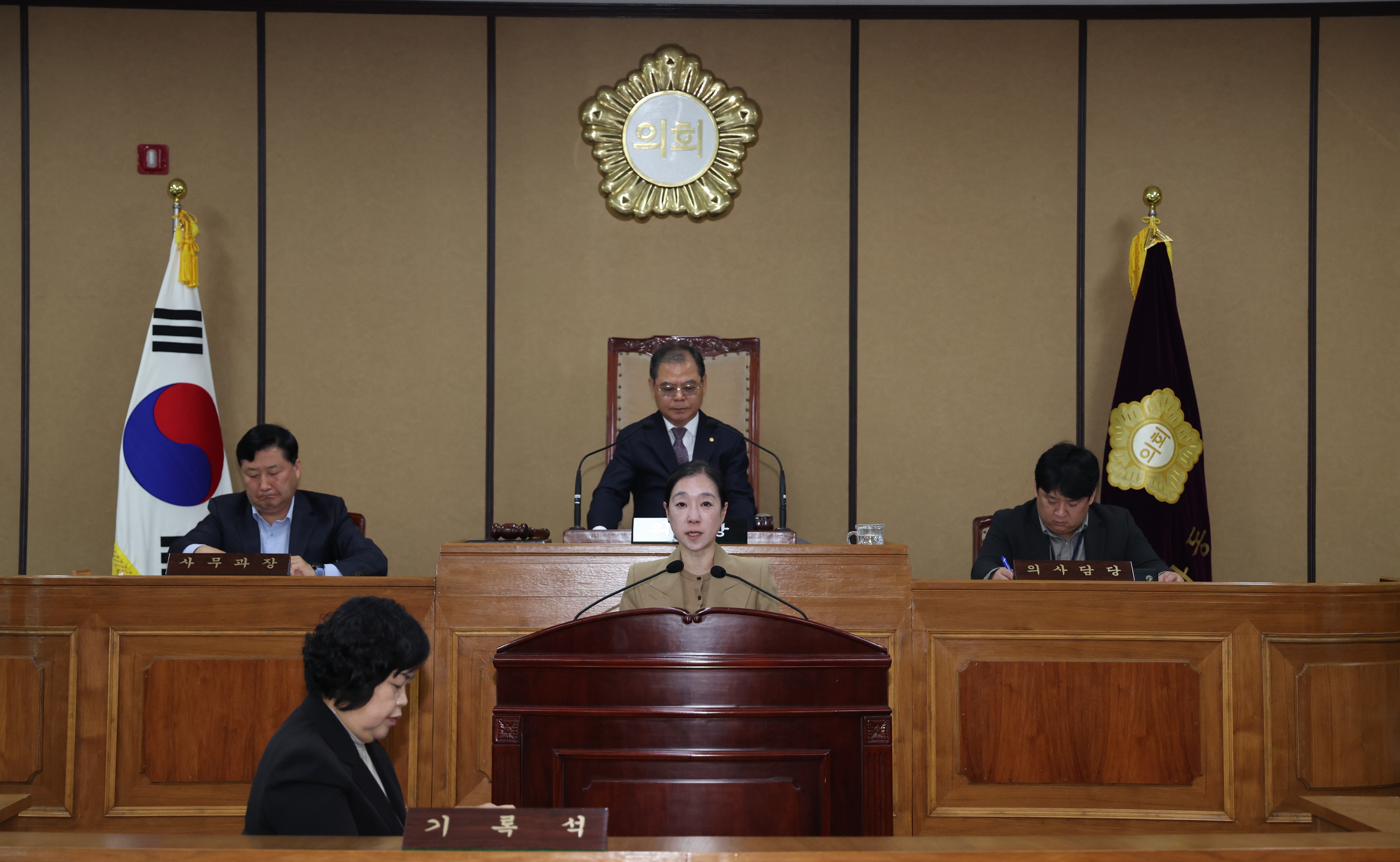 2025.11.07. 제344회 하동군의회 임시회 제2차 본회의  6