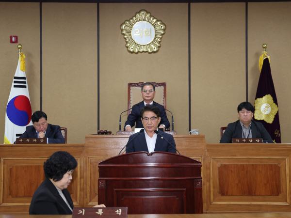 2025.11.07. 제344회 하동군의회 임시회 제2차 본회의  5