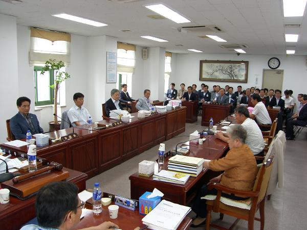 제215회 제1차정례회(2013년도 행정사무감사 회의진행 장면)