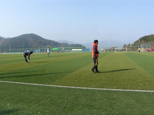 '13년 협회장기 직장별 축구대회 인조구장 경기장면(이홍곤의원)
