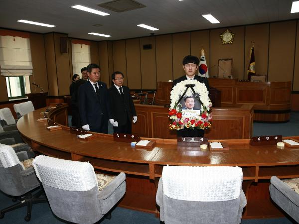 故 김효규부의장님 삼가 명복을 빕니다.