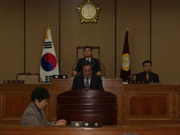 제218회 제2차정례회 제1차 본희의 개의 (김종식 사무과장보고)