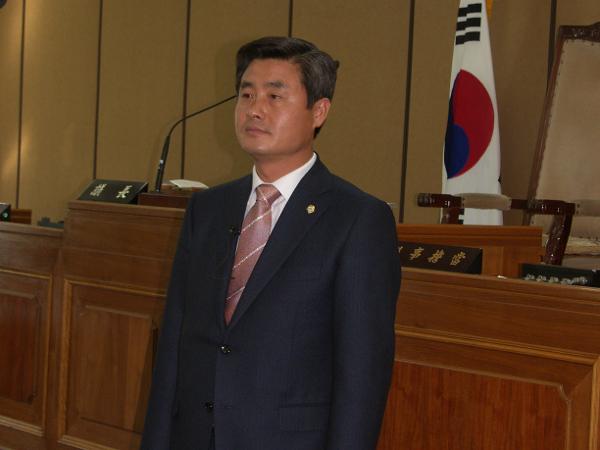 제218회(2차정례회) 1차본회의 후 인텨뷰 장면(이정훈의장)