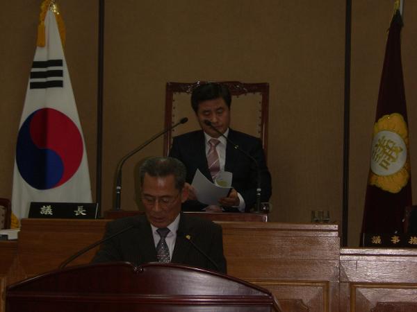 제218회(2차정례회) 2차본회의 심사보고장면(정의근의원)