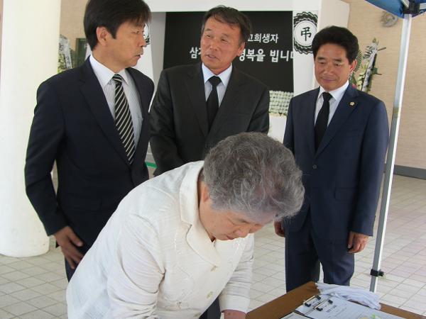 ‘14년 5월2일 세월호 희생자조문(문화회관 분향소)