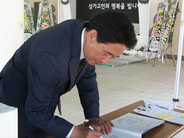 ‘14년 5월2일 세월호 희생자조문(문화회관 분향소)