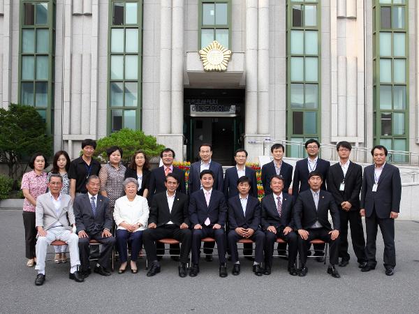 제6대 폐원식('14. 6.26)의회청사 앞