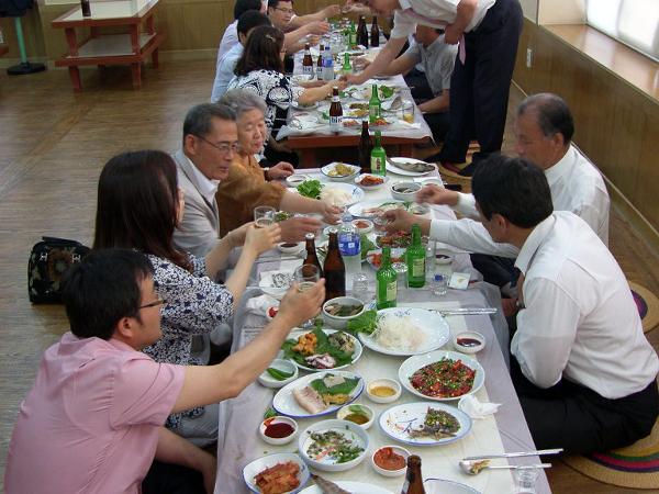 제6대 폐원식 후 일신식당에서 만찬('14. 6.26) 이정훈의장님 건배제의