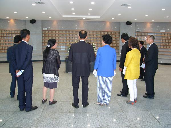 제7대 하동군의회 의원 충혼탑 참배('14. 7.1.14:00)