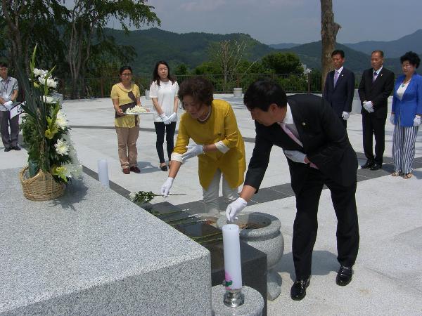 제7대 하동군의회 의원 충혼탑 참배('14. 7.1.14:00) 강희순&손영길의원