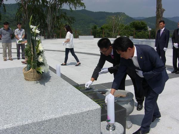 제7대 하동군의회 의원 충혼탑 참배('14. 7.1.14:00) 강종환&김진태의원