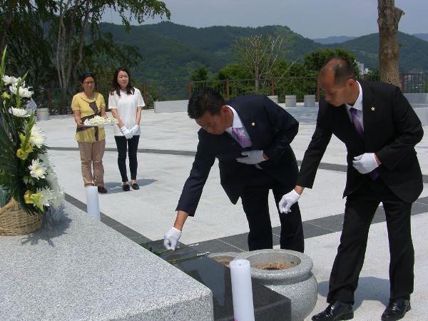 제7대 하동군의회 의원 충혼탑 참배('14. 7.1.14:00) 하인호&김선규의원