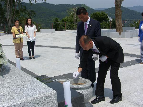 제7대 하동군의회 의원 충혼탑 참배('14. 7.1.14:00) 하인호&김선규의원