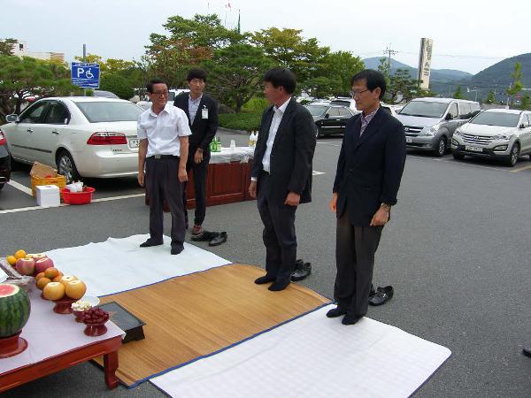 하동군의회 1호차 고사장면