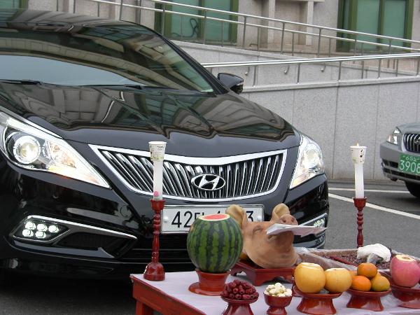 하동군의회 1호차 고사장면(42더 1583)