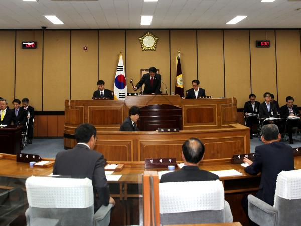 제233회 하동군의회 임시회 제1차 본회의