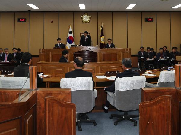 2015.04.13. 233회 하동군의회 임시회 제2차 본회의
