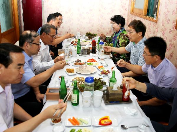 2016.09.13. 콜레라 발생으로 침체된 어업 활성화를 위한 안심 회 시식회