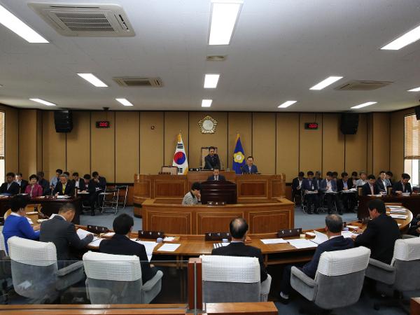 2017.5.2. 제255회 하동군의회 임시회 제2차 본회의