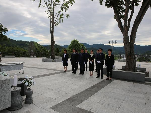 2020. 7. 1. 제8대 후반기 의장단 충혼탑 참배