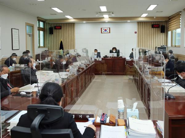 2020. 12. 02. 제296회 하동군의회 제2차정례회 제1차 예산결산특별위원회.JPG